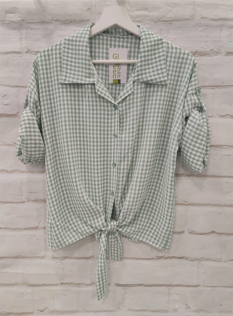 Camisa cuadritos anudada